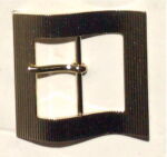 27055-30-FIBBIA IN OTTONE RIGATA (PIEGA A ONDA)